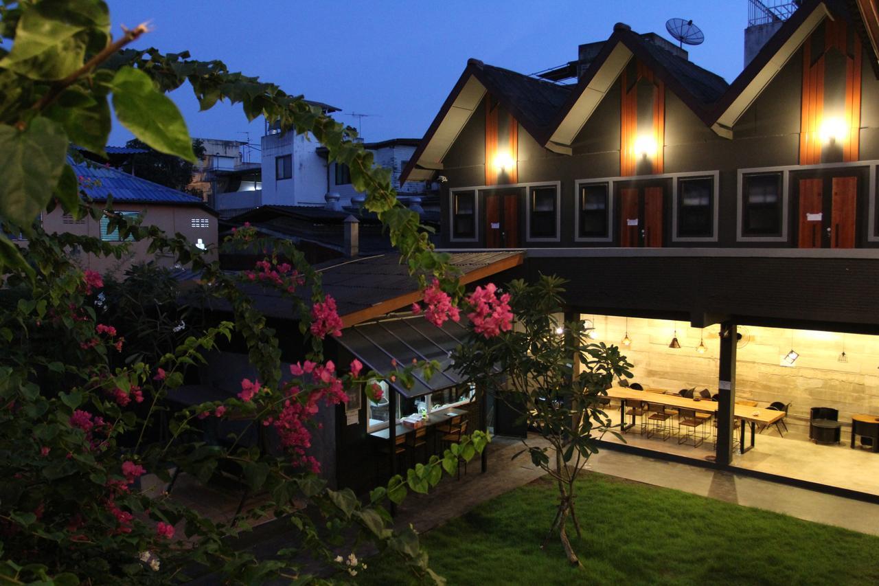 Chiangmai Moli Inn (Adults Only) Chiang Mai Exterior photo