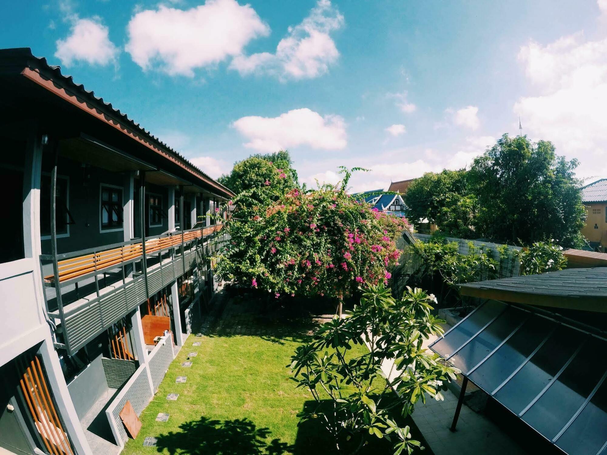 Chiangmai Moli Inn (Adults Only) Chiang Mai Exterior photo