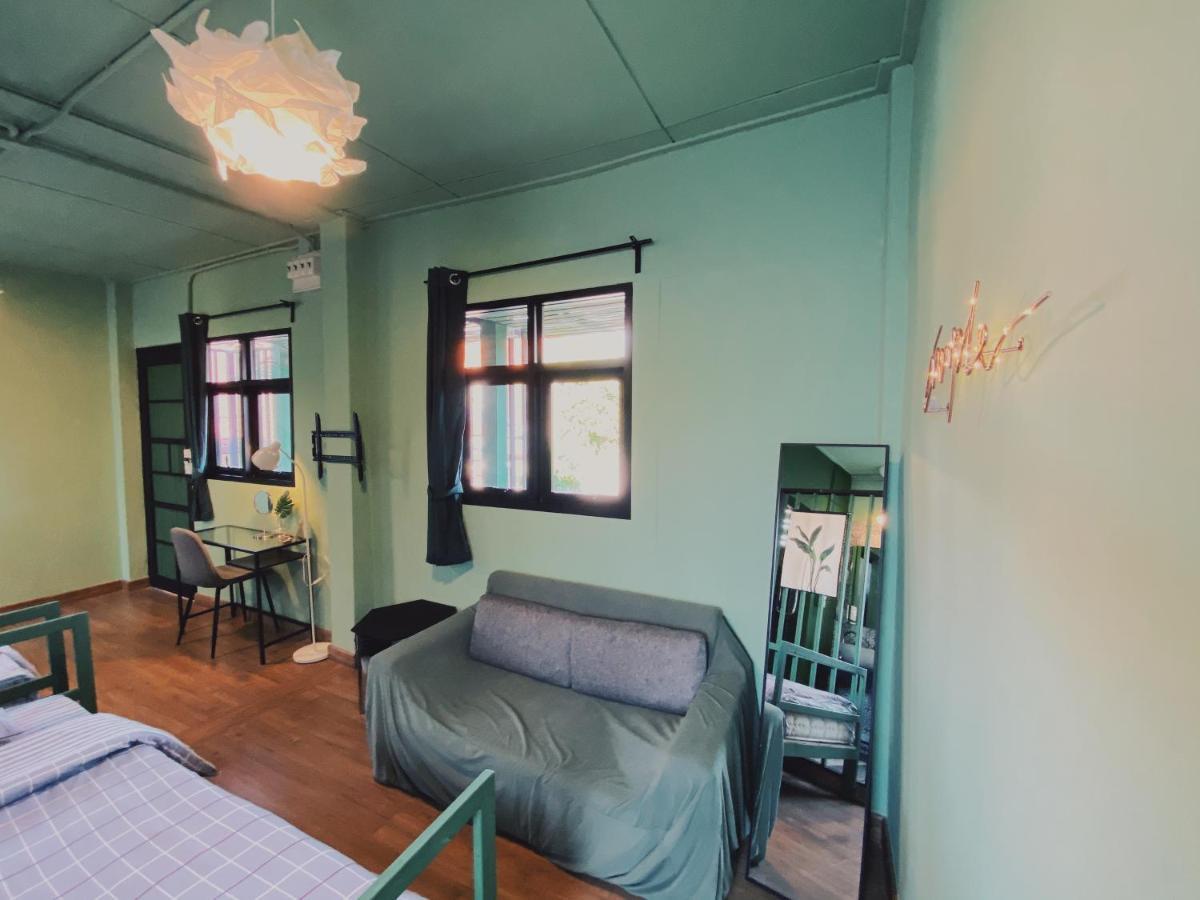 Chiangmai Moli Inn (Adults Only) Chiang Mai Exterior photo